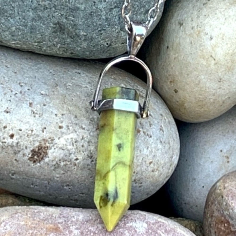 Lizardite Sterling Silver Meditation Point Necklace - Picture 1 of 4
